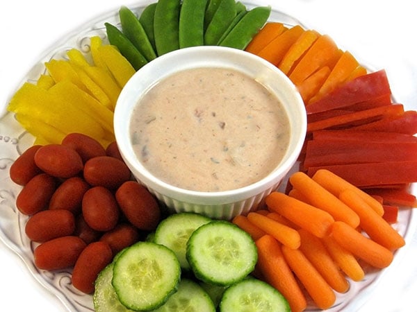 Veggies and a Skinny Salsa Ranch Dip