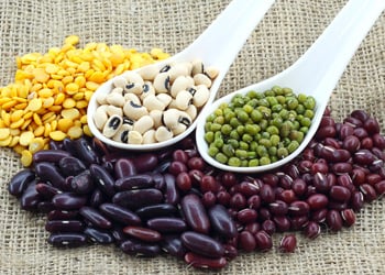 Spicy Toasted Garbanzo Beans and Pistachios