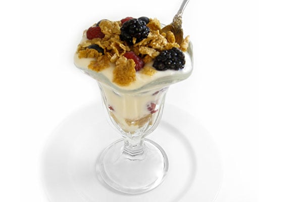 yogurt-parfeit | Skinny Kitchen Fresh Berries and Yogurt Crunch Parfait