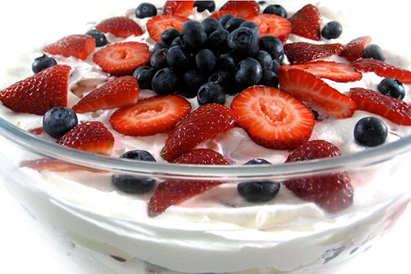 “No Bake” Skinny Strawberry Shortcake Trifle, Ready in Minutes!