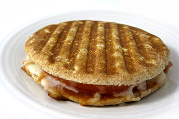 ﻿Skinny Barbecue Chicken Stuffed Pizza Melt