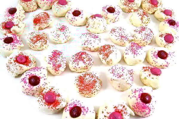Skinny, Mini, Meringue Kisses for Valentine’s Day