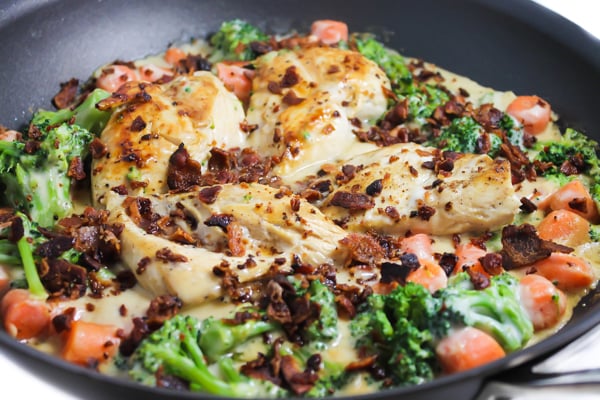 Low Calorie Chicken, Bacon and Veggie Alfredo Skillet
